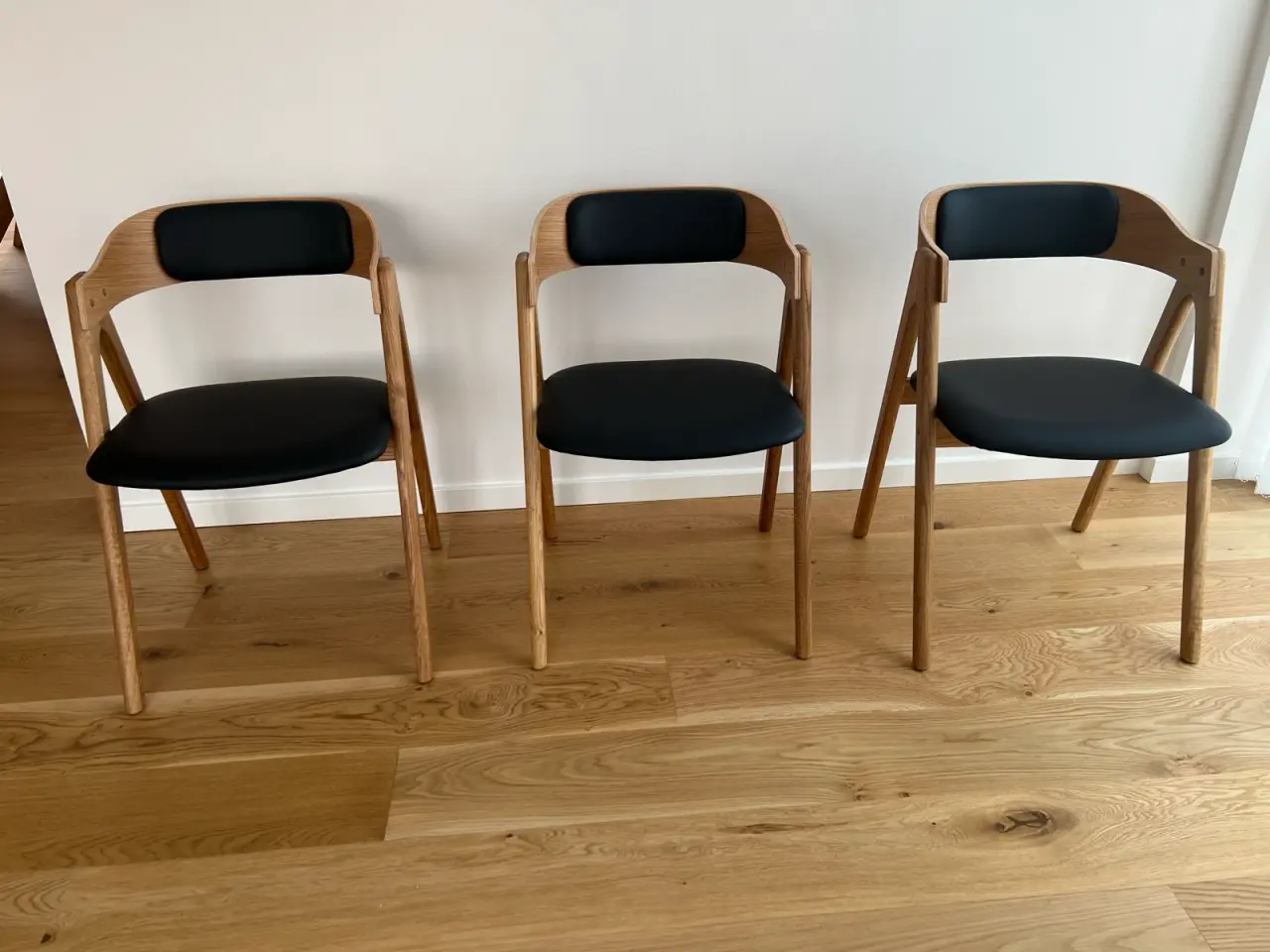 Billede 9 - Rundt spisebord + 8 stole + 2 plader. Dansk Design