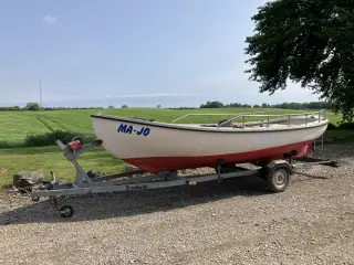 20 fods Faaborg jolle og bådtrailer.