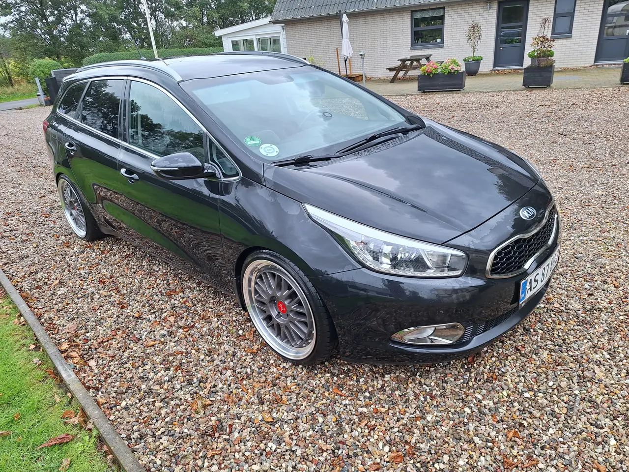 Billede 4 - Flot velydstyret familiebil
