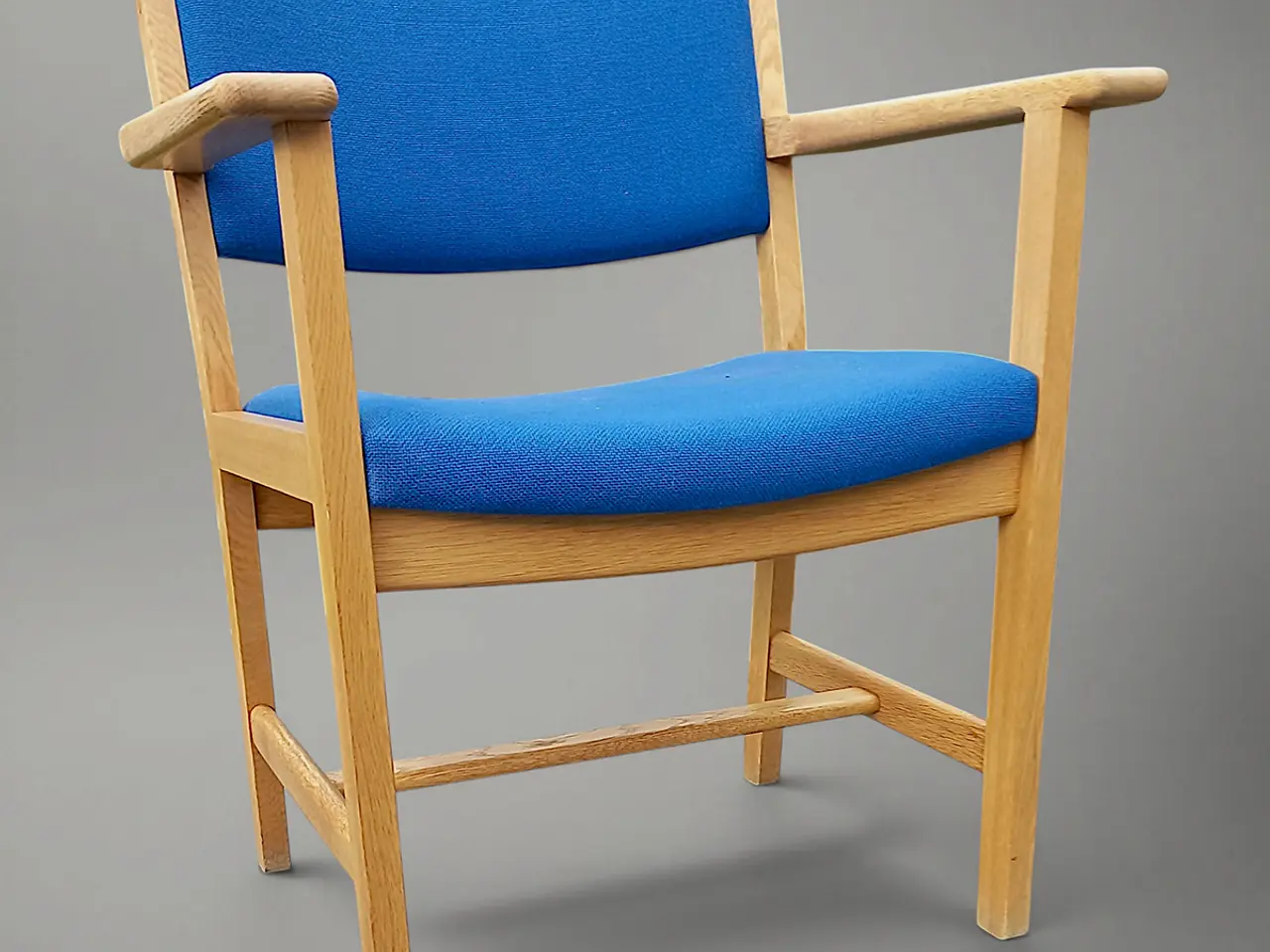 Billede 5 - Wegner Getama armstol i eg med blåt stof