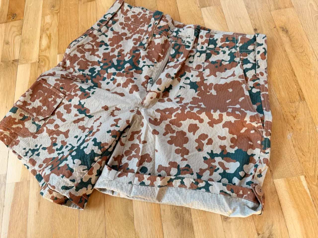 Billede 2 - Militær camouflage shorts 90 cm