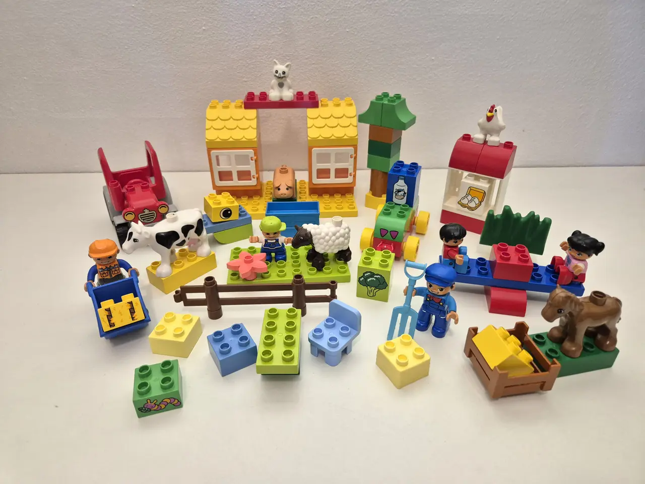 Billede 1 - Duplo Bondegård, Dyr, Traktor, Bygning samt figure