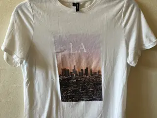 Forskellige T-shirts til damer/piger i str xs.