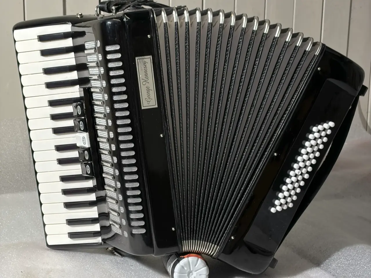 Billede 12 - George Hennesy harmonika – flot sort model