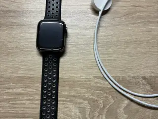 Apple Watch SE 2. generation 44mm