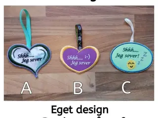 Skilt til barnevogn eller dørhåndtag