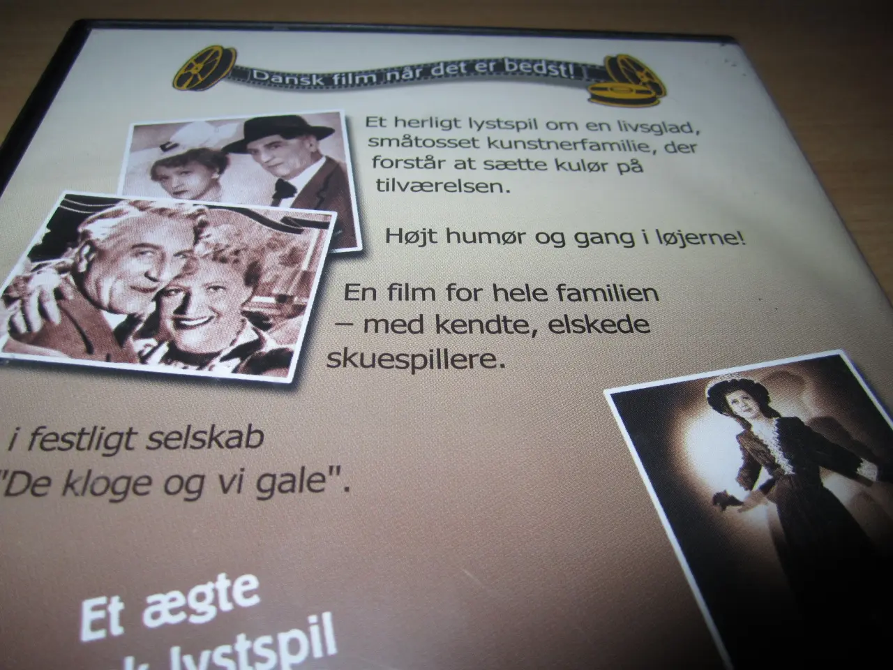 Billede 2 - BYD. Festligt lystspil. DE KLOGE OG VI GALE.