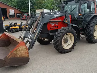 Valtra Valmet 8050 med en Veto "FX 13 ekstra" frontlæsser og skovvogn(momsfri)