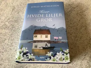 Ny roman “Hvor hvide liljer gror”. Hardback