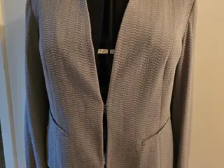 Flot grå blazer fra comma str. 46
