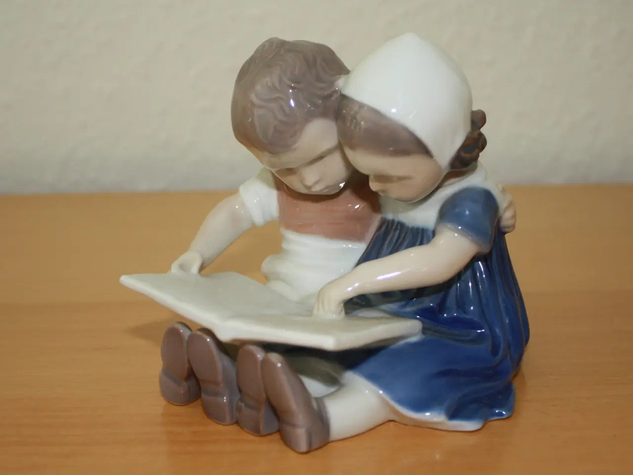 Billede 8 - Læsende børn, figur fra Bing og Grøndahl