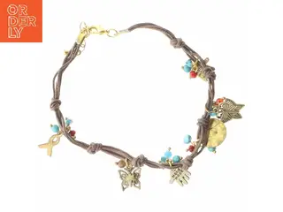 Armbånd med vedhæng og små perler (str. 30 cm)