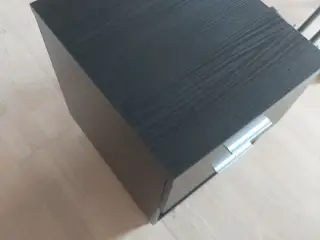 Lille sort eg kommode