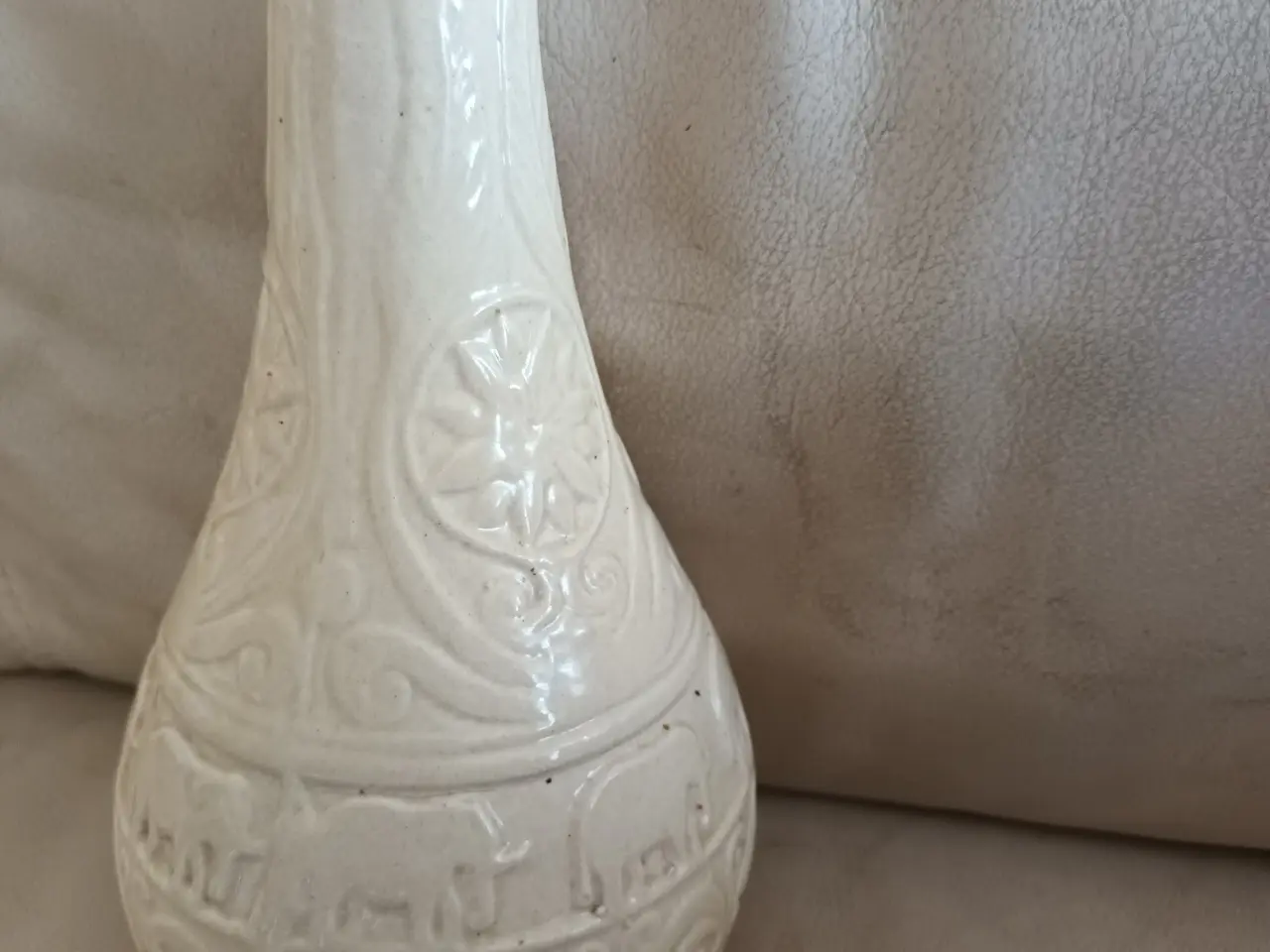Billede 1 - SMUK KERAMIK VASE 22 CM FRA SRI LANKA, MED ELEFANT