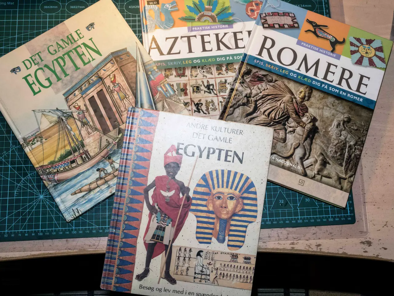 Billede 2 - Bøger - Lær historie om Romerne-Aztekerne m.m.