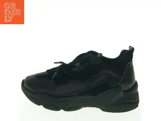 Sneakers i sort fra Friboo (str. 33)