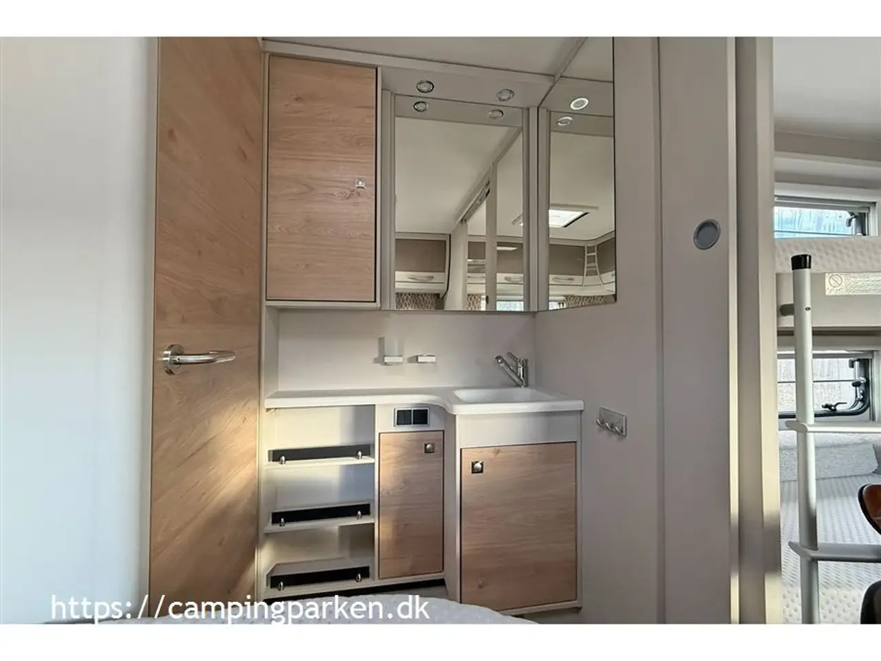 Billede 5 - 2021 - Dethleffs Nomad 730 FKR   Super flot Dethleffs boogievogn til 7 personer og meget udstyr!