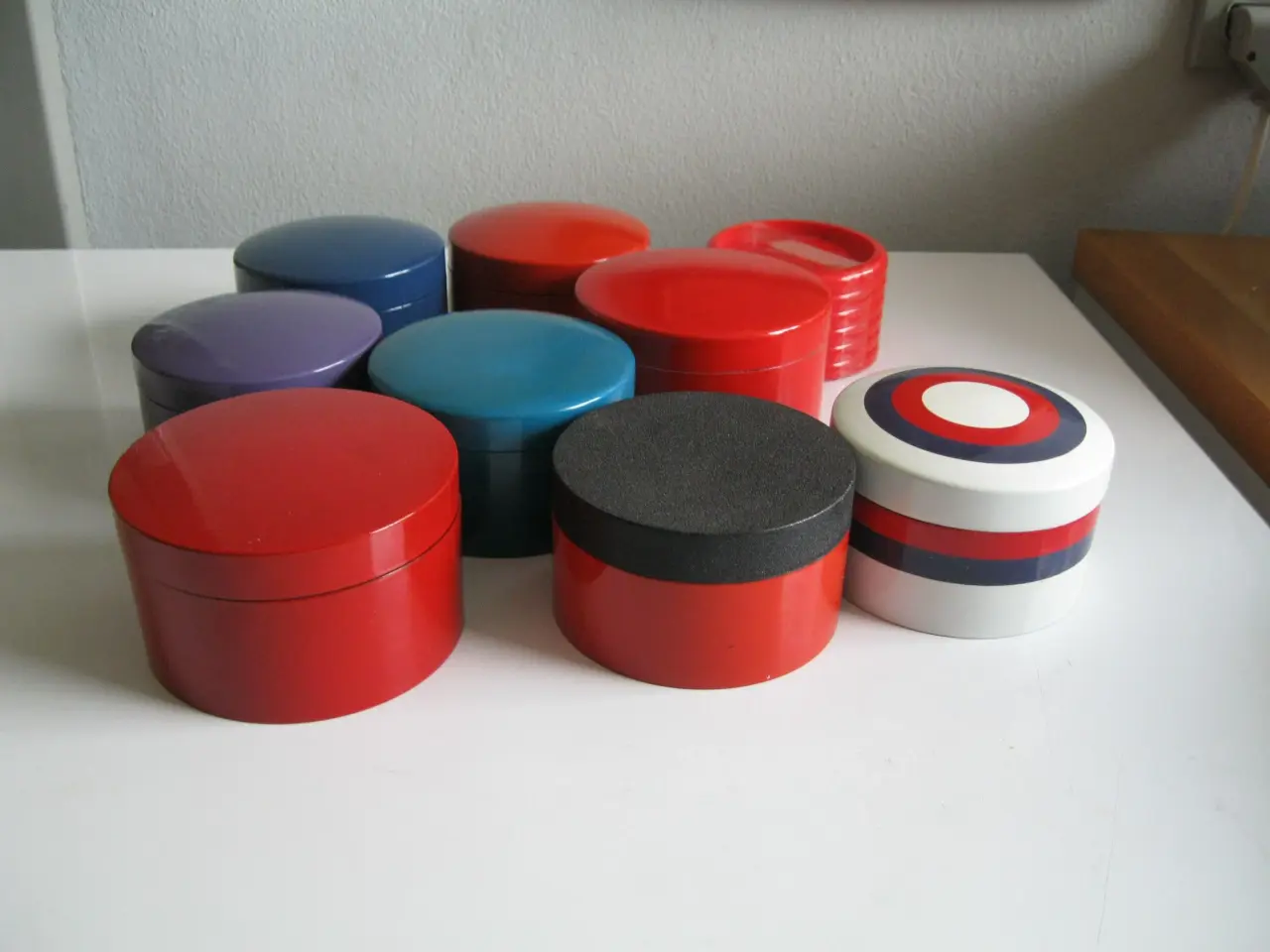 Billede 2 - Vinglas bakker (brikker) i æske. Ren retro