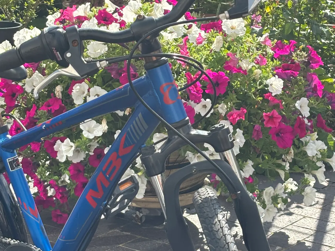 Billede 10 - Børnecykel 24” blå - MBK Mud XP