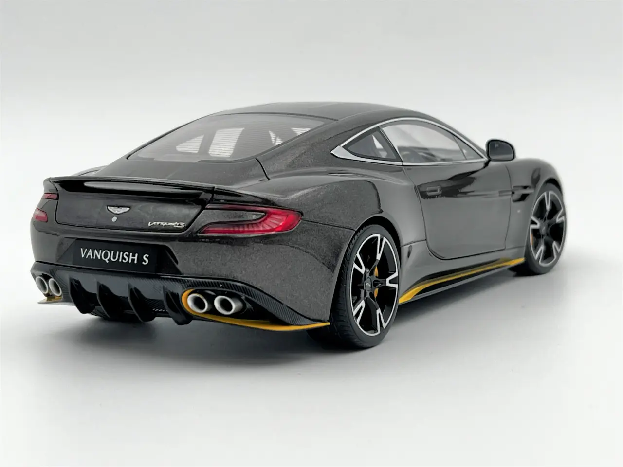 Billede 4 - 2017 Aston Martin Vanquish S AUTOart - 1:18