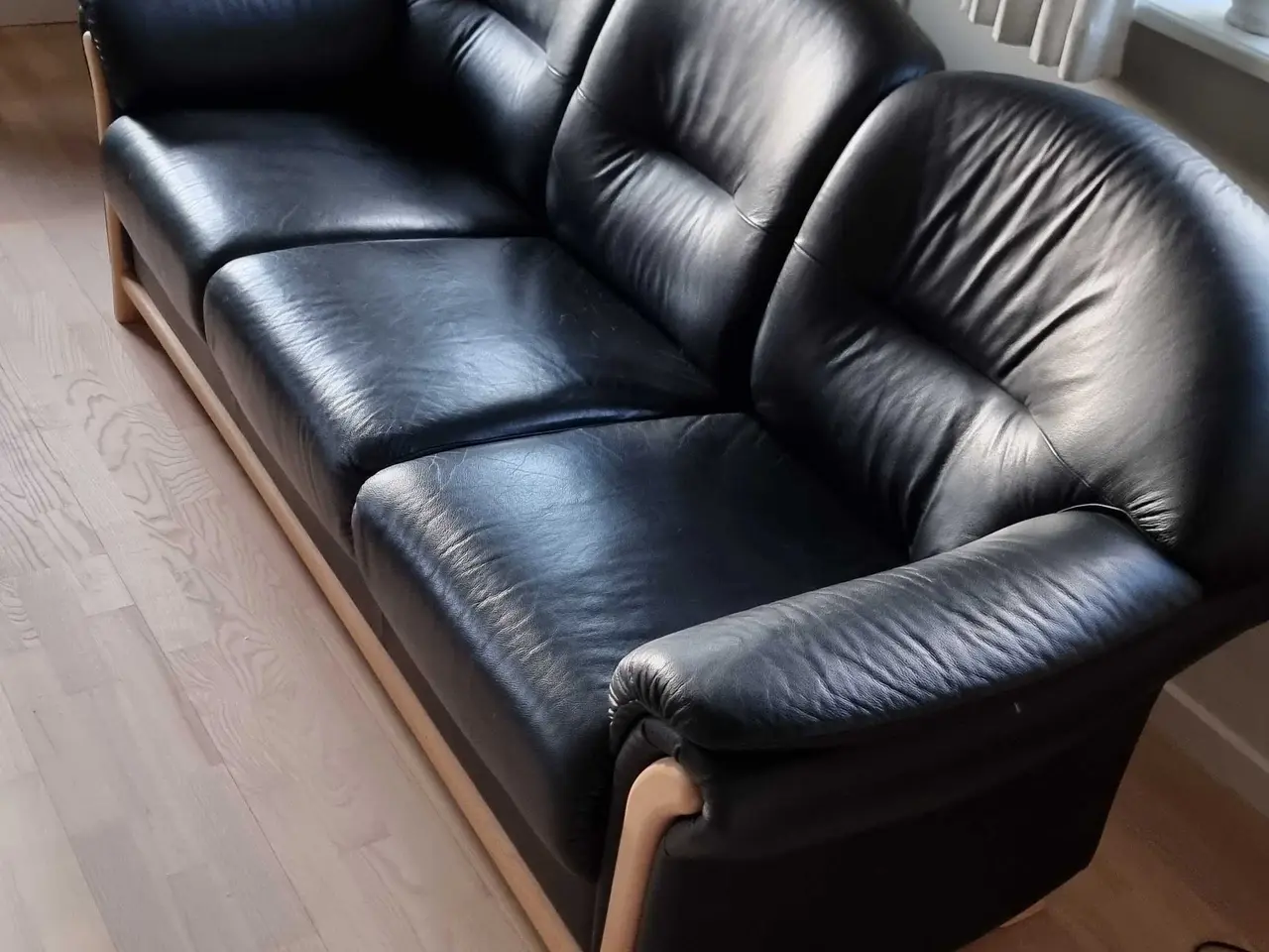Billede 2 - 3 pers sort lædersofa
