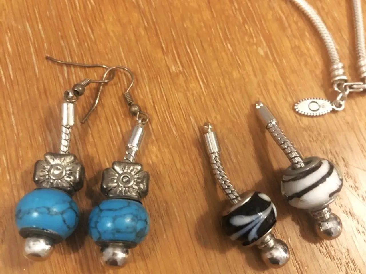 Billede 4 - Flotte turkise led / charms til dit samlearmbånd
