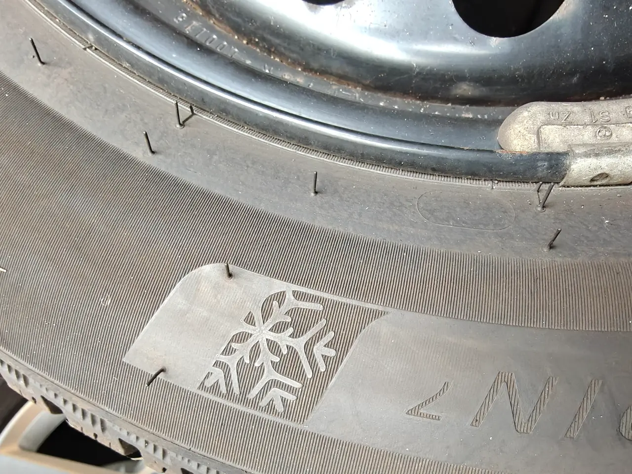 Billede 3 - Michelin Vinterdæk med stålfælg 110x5 215/65r17 5,