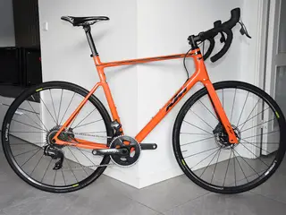 carbon racercykel med elektronisk gear
