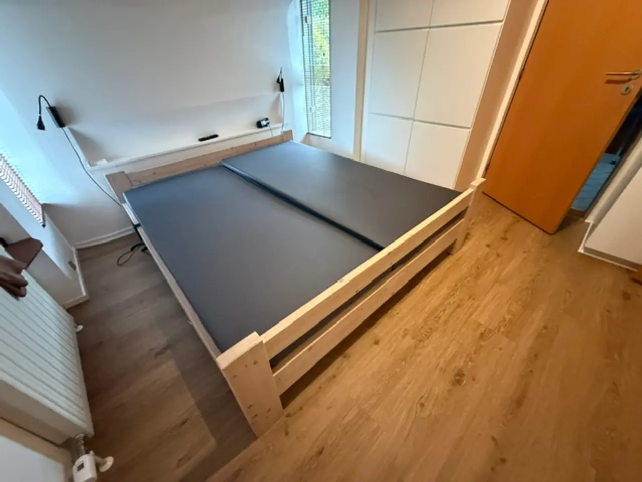Billede 1 - Dobbeltseng - to madrasser på 200 x 85 cm 