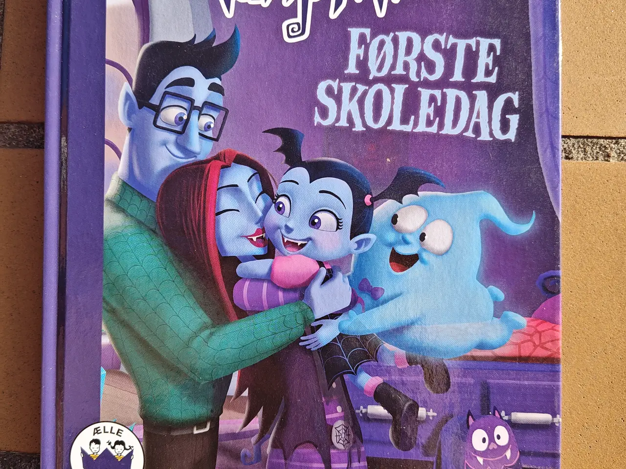 Billede 1 - Disneys Vampyrina Første Skoledag BOG