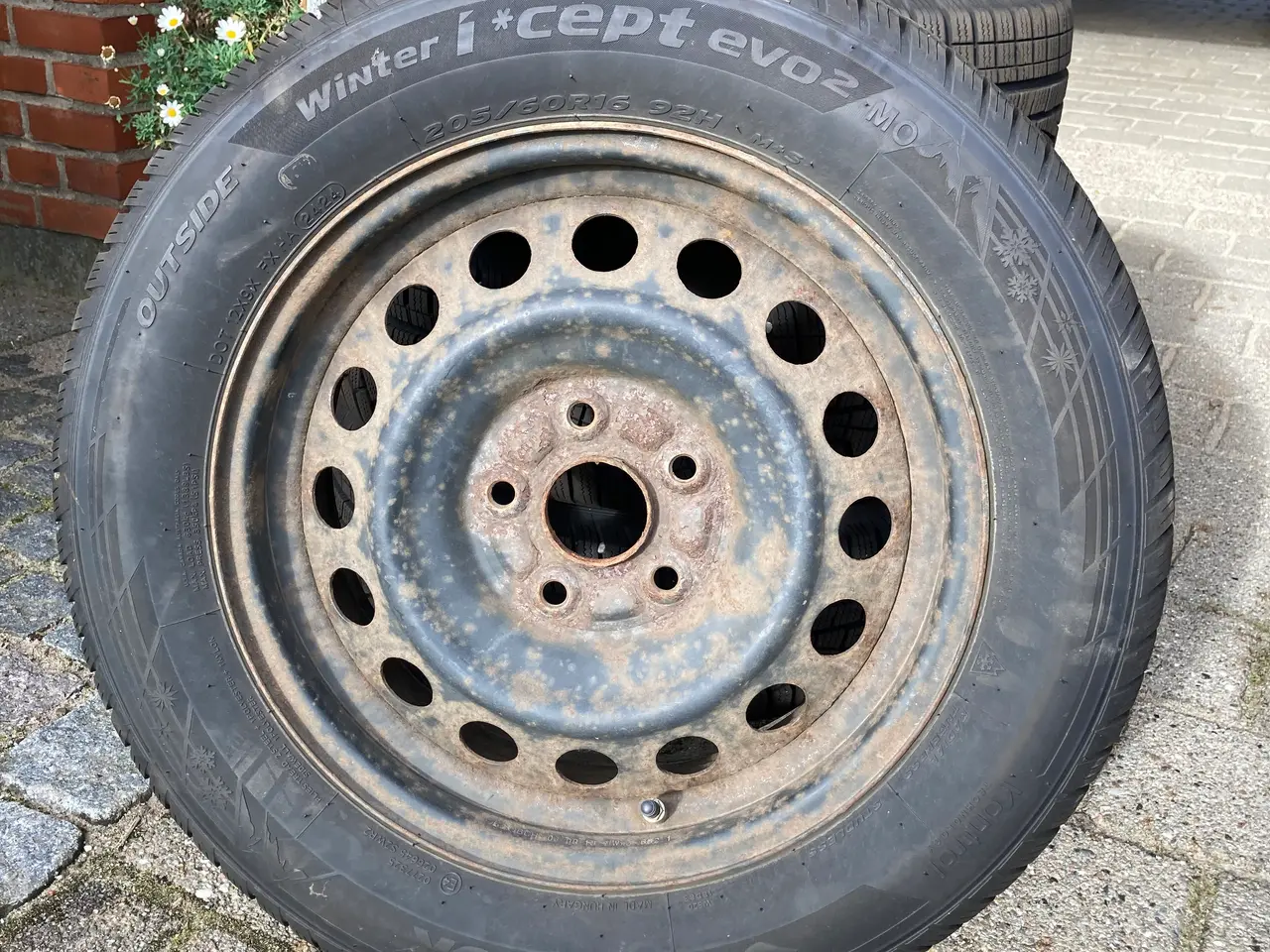 Billede 3 - Hancook vinterdæk, 205/60R16 på stålfælge - 6 mm