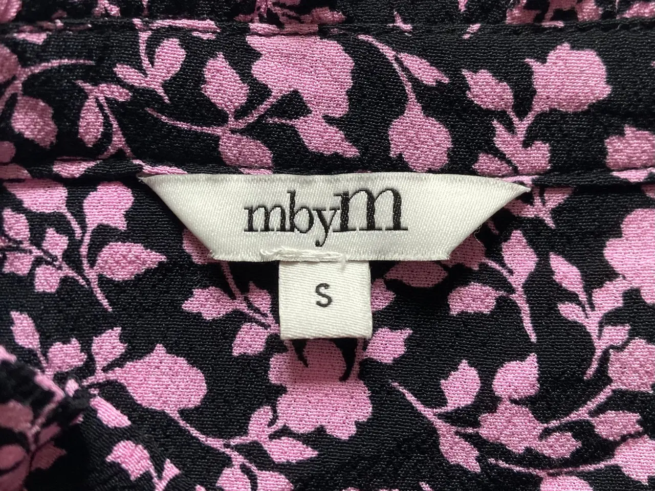 Billede 4 - mbyM lang kjole, S – flot stand 🌸