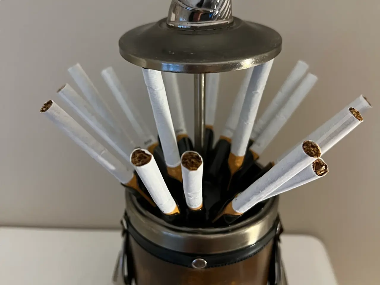 Billede 5 - Gammel mekanisk cigaretholder fra 60’erne
