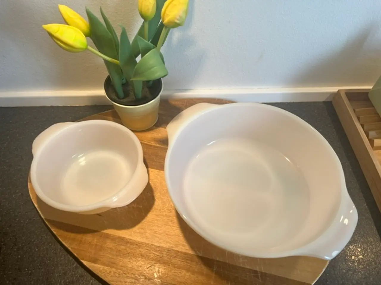 Billede 3 - Smukt sæt: 2 vintage Fire-King skåle i Peach Lustr