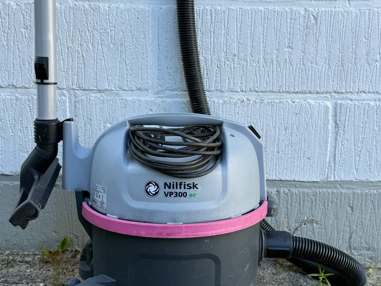 Billede 2 - Nilfisk VP300 støvsuger grå/lyserød