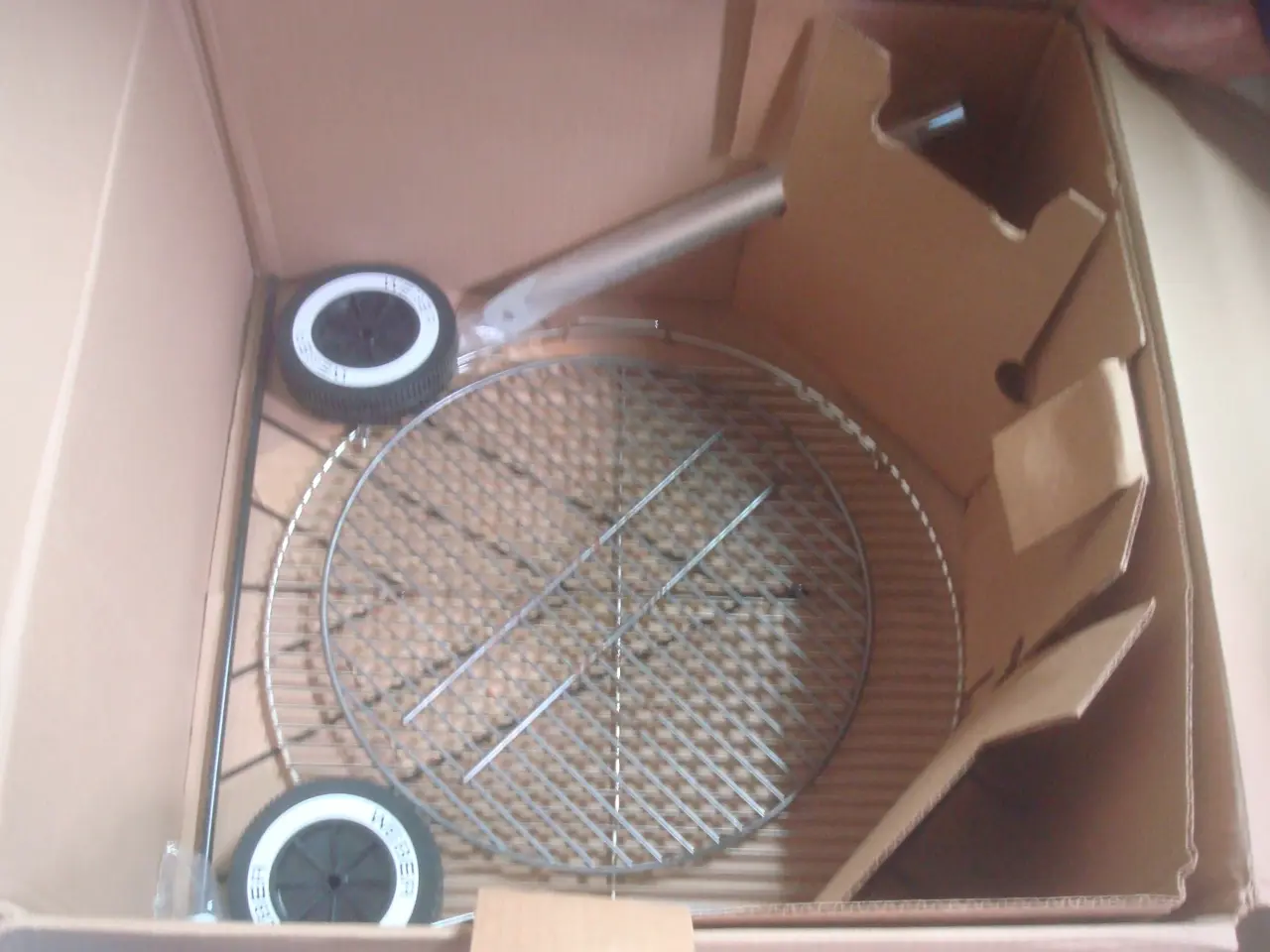 Billede 2 - WEBER KULGRILL, GOLD, 57 cm diam, på stativ,NY