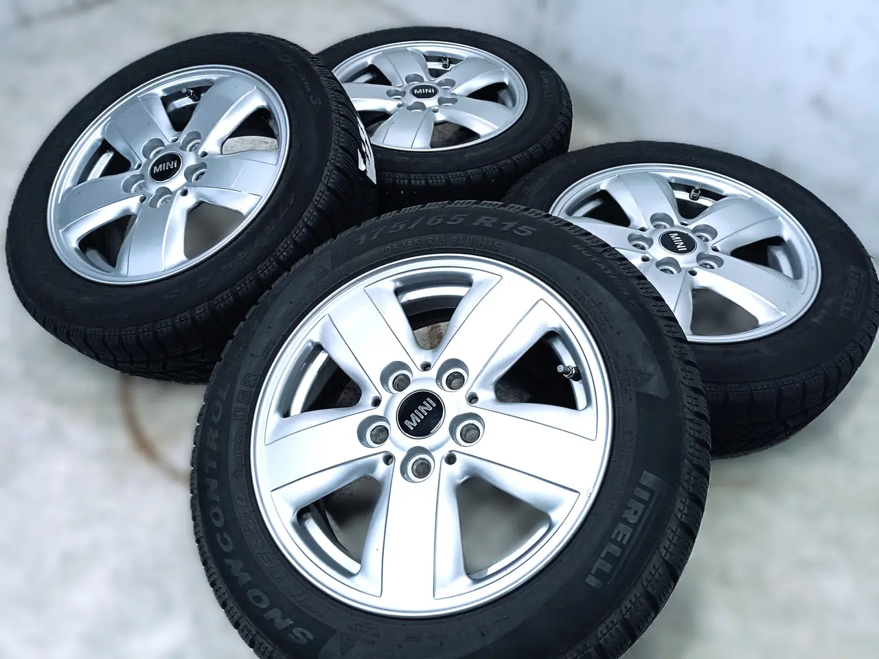 Billede 2 - 5x112 15" ET46 nav 66,6ø MINI vinter fælge TPMS
