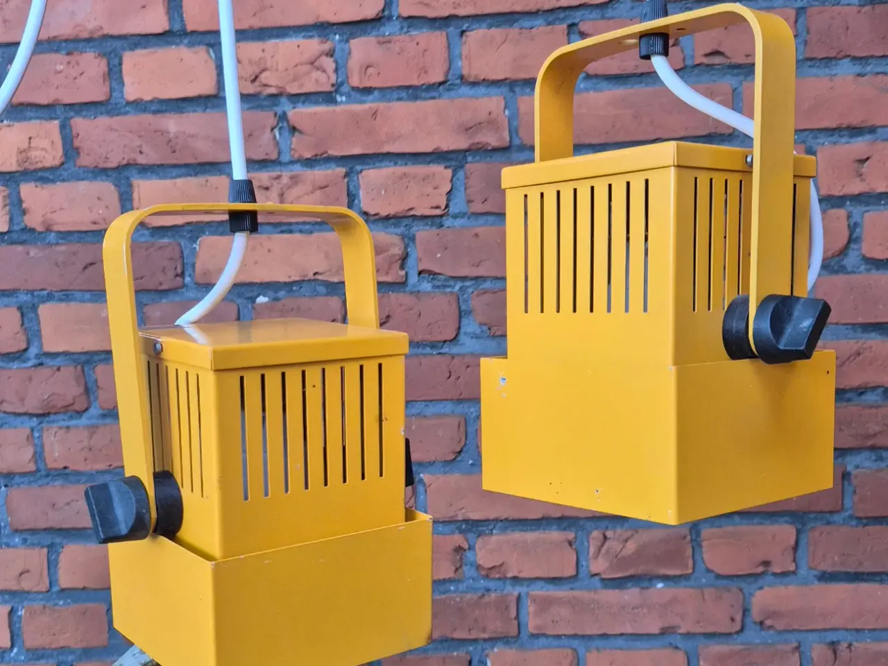 Billede 12 - Fine gule Finnerup-spot som fleksible pendler