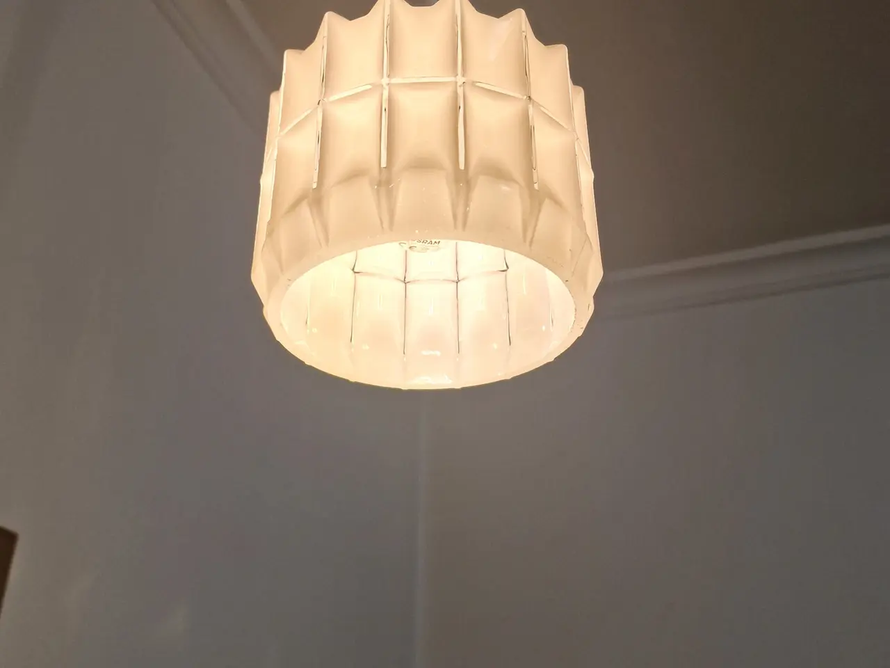 Billede 7 - Lille hvid glas pendel.