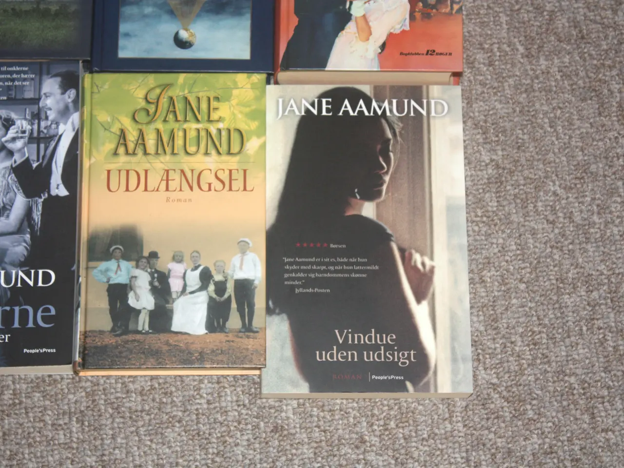 Billede 5 - Onklerne og deres fruer af Jane Aamund