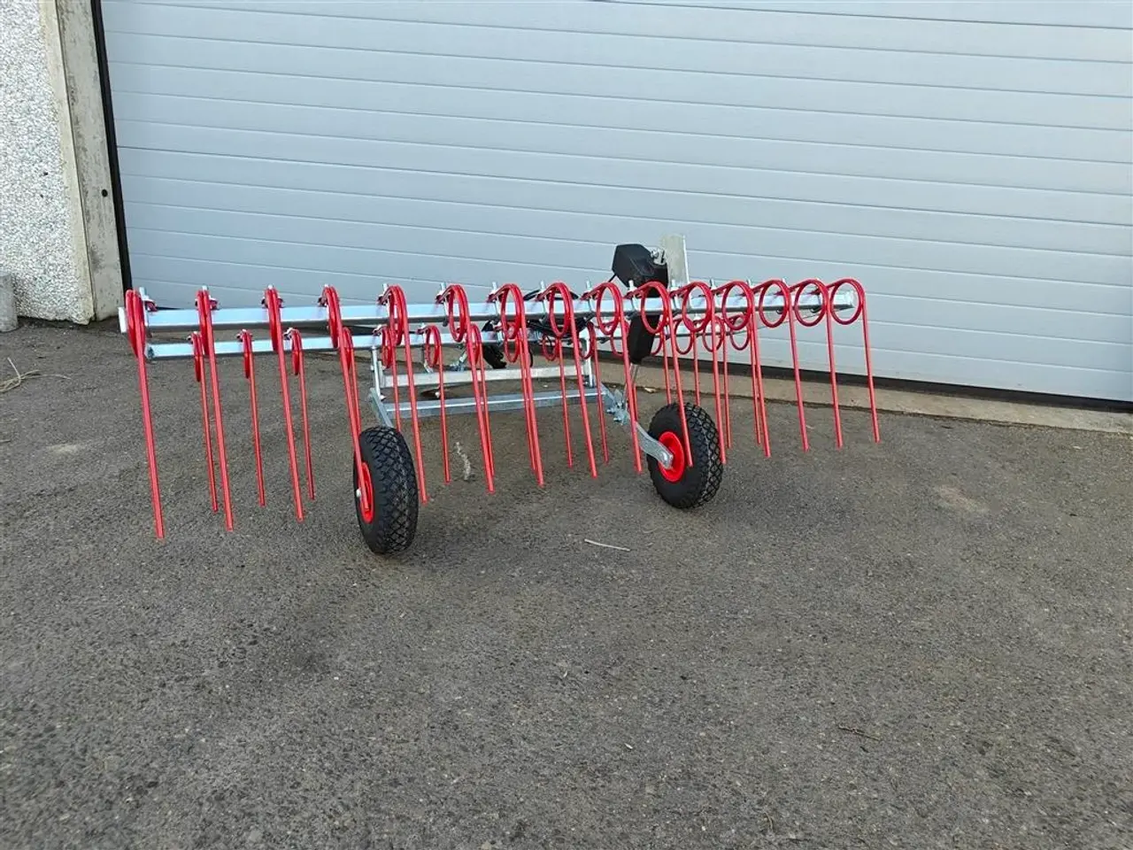 Billede 2 - Anker Bjerre Riven Gårdspladsharve 150cm Elektrisk hæve/sænk og kugletræk