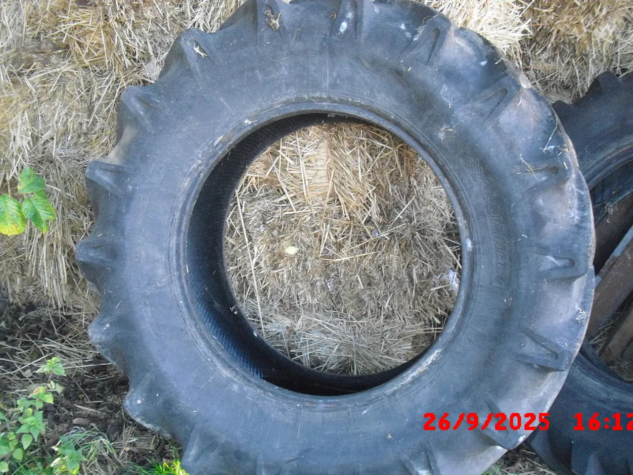 Billede 2 - 2 dæk 16/9 x 30 fra kalkspreder.