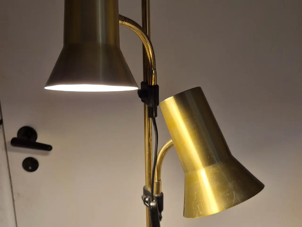 Billede 7 - Flot, unik gulvlampe i messing