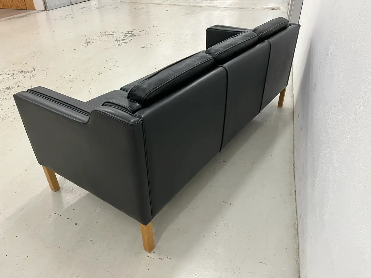 Billede 8 - Eksklusiv Stouby Eva 3 Pers.Sofa sort læder ben Eg