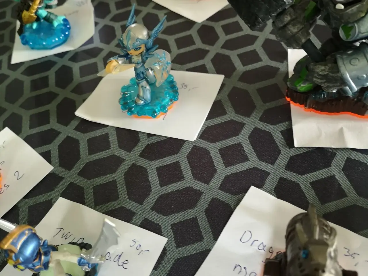 Billede 4 - 16 skyllanders figurer30-50kr pr stk.