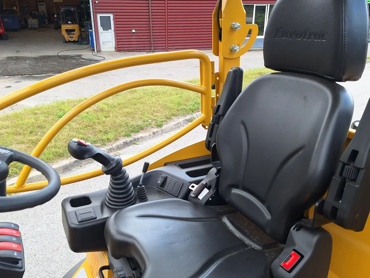 Billede 13 - Eurotrac W12S mellem tårn