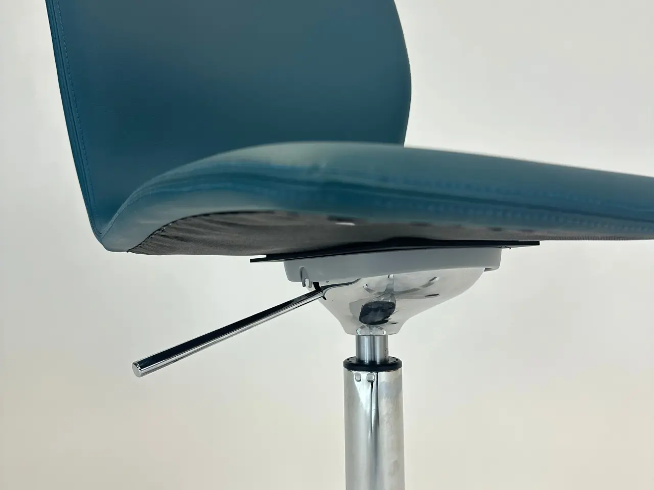 Billede 7 - Magnus Olesen Butterfly Swivel Stol – Petrol med Krom Stel