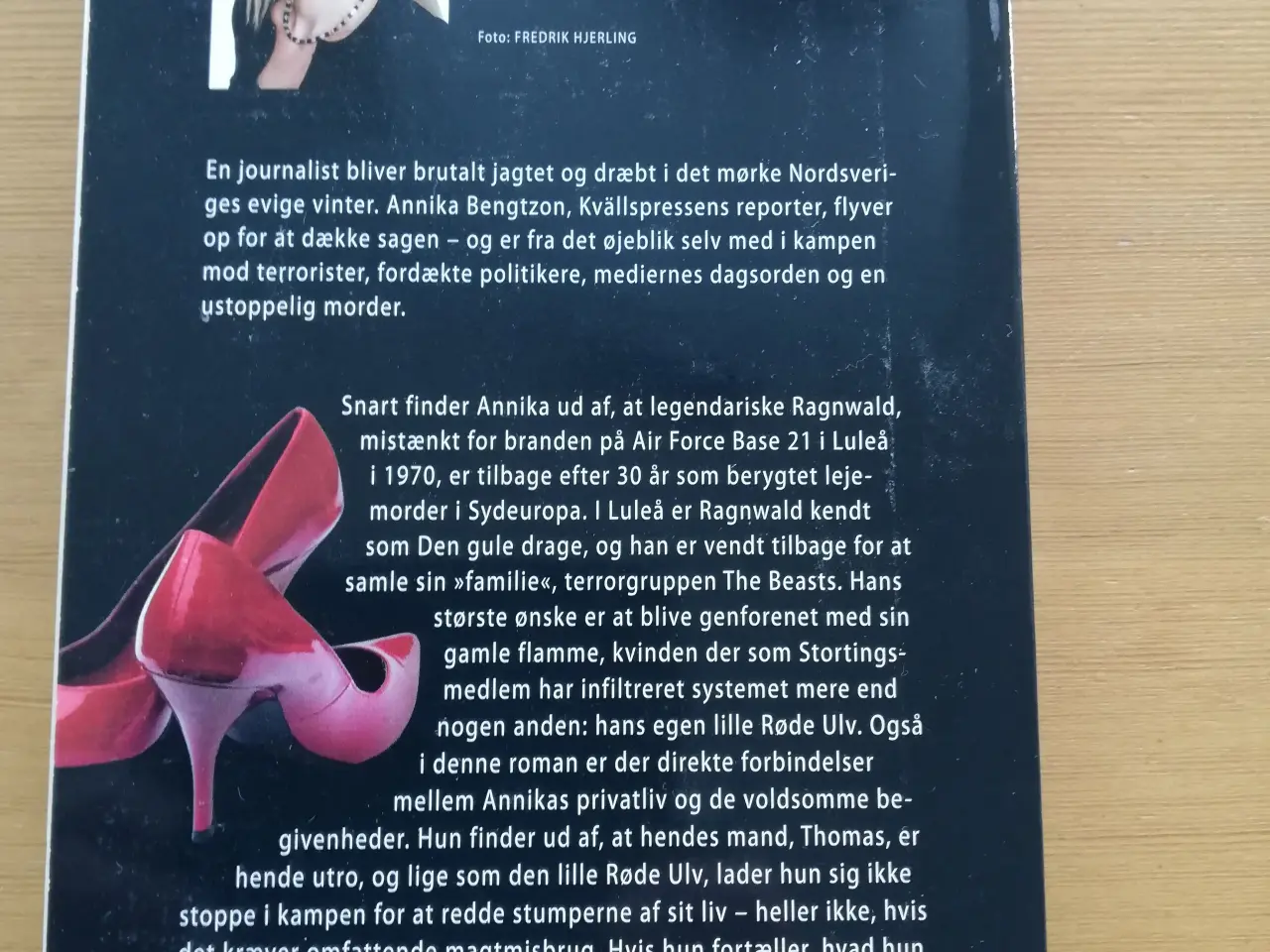 Billede 2 - Liza Marklund: Røde ulv