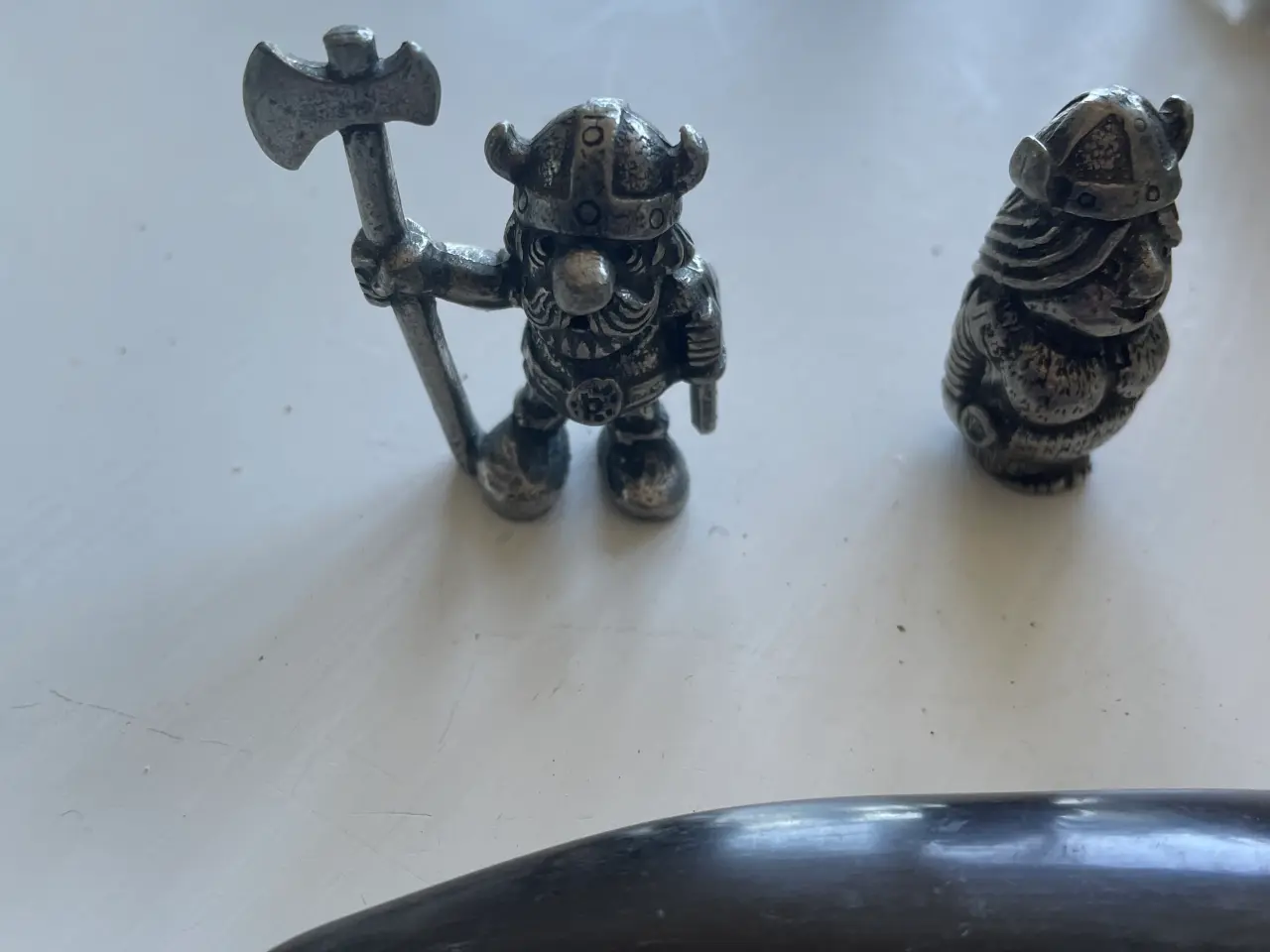 Billede 2 - hæklenål og 2 figuer i jern