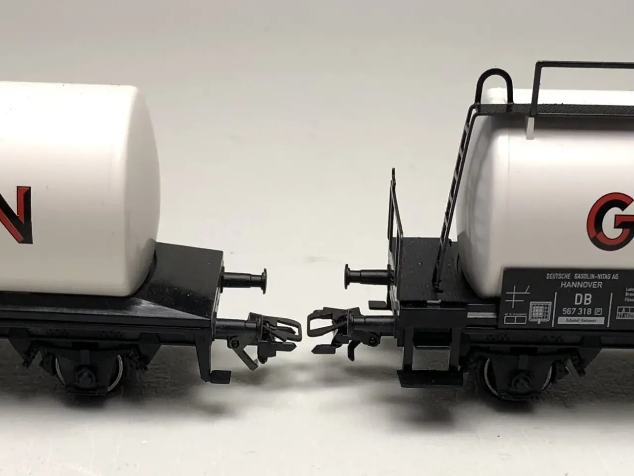 Billede 3 - TRIX...2 GASOLIN TANKVOGNE 24200-04